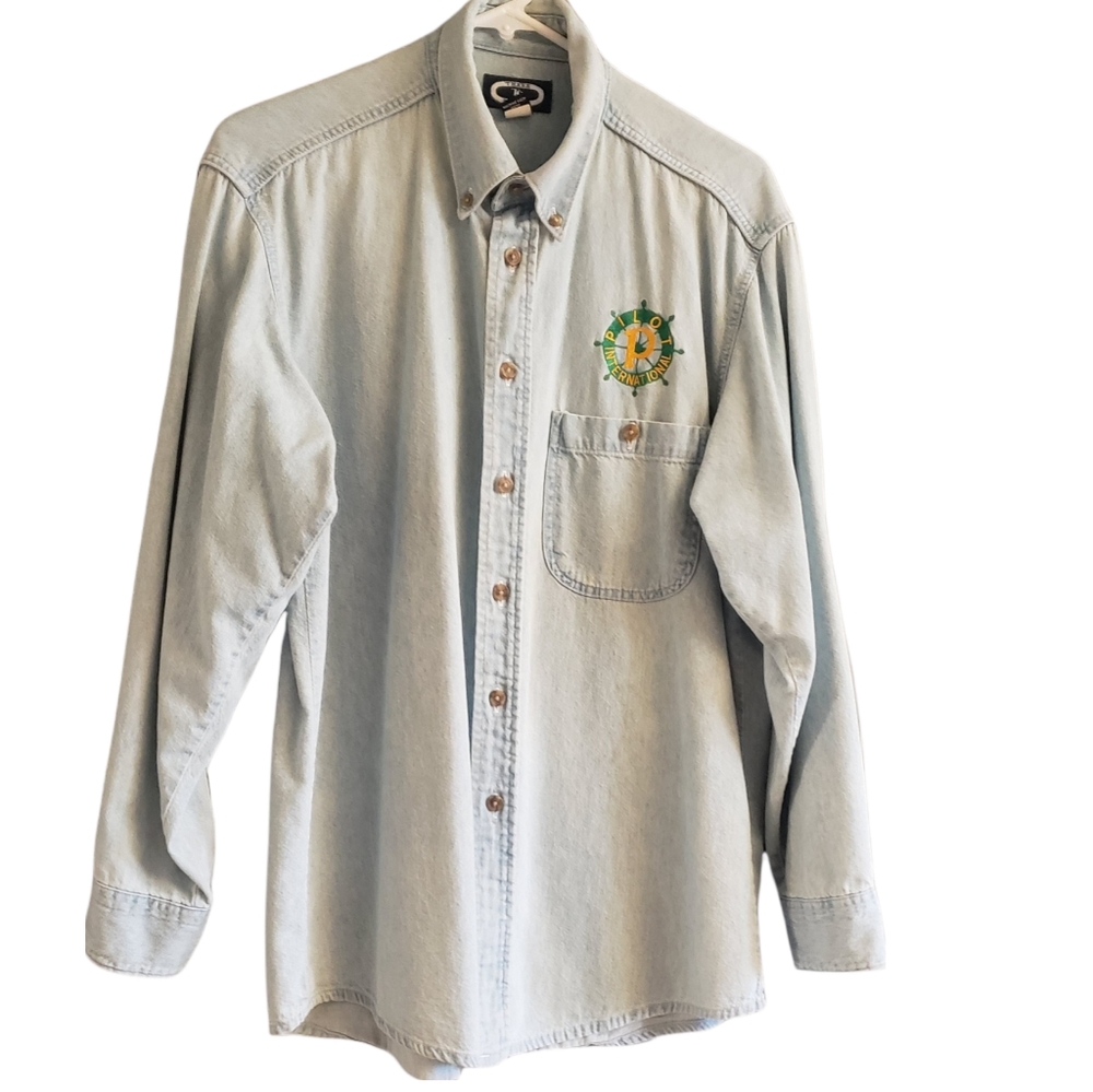 Casual Denim Shirt with Long Sleeves Buttons to Dress Casual Size Medium